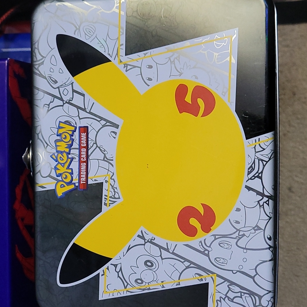 Random lots of pokemon cards.